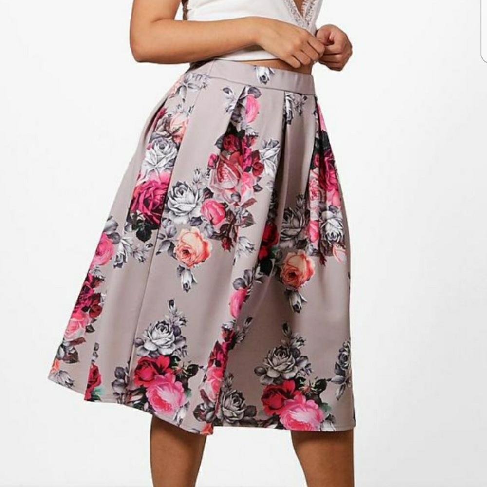 Soft and beautiful midi skirt.